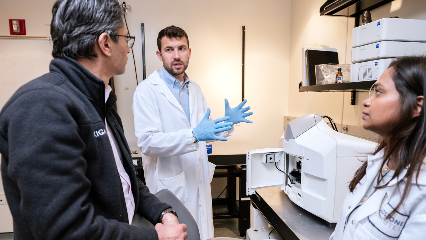 Irfan Kathiriya and other scientists at Gladstone Institutes