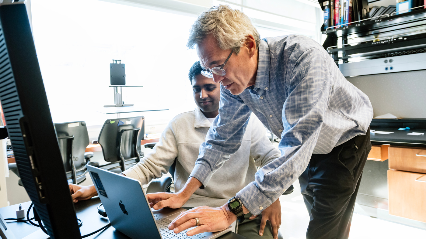 Bruce Conklin in the lab at Gladstone Institutes