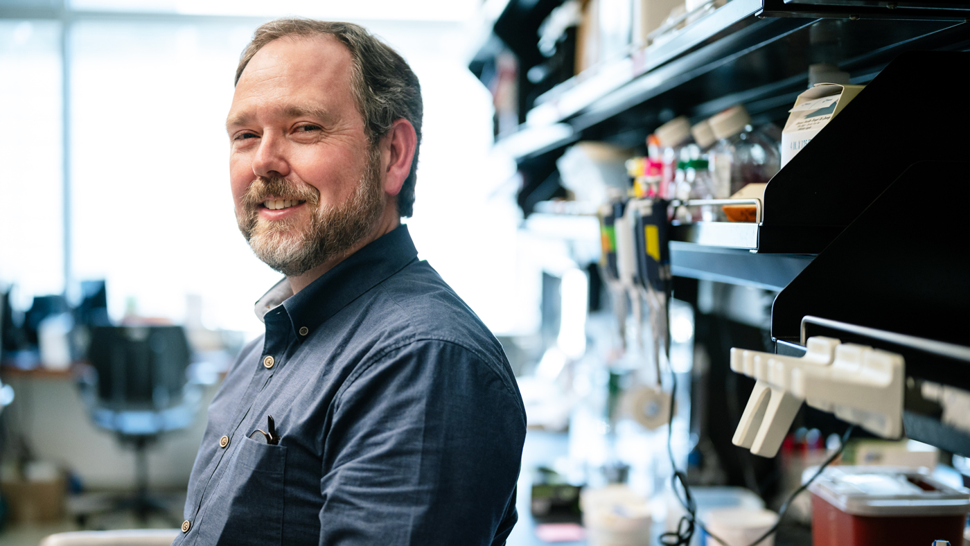 Luke Judge in the lab at Gladstone Institutes