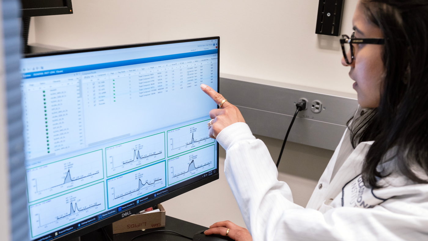 Ankur Garg in the lab at Gladstone Institutes