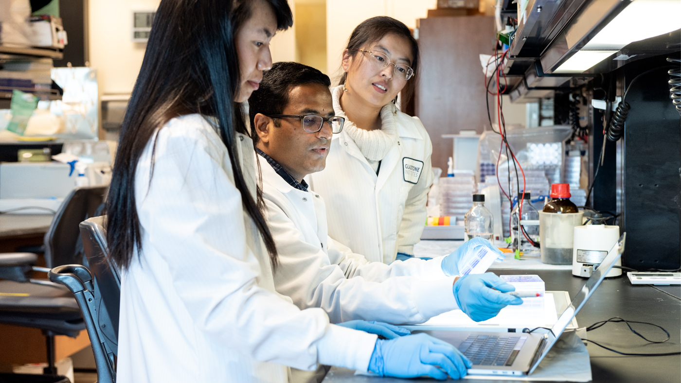 Irene Chen, Rahul Suryawanshi, and Tongcui Ma in the lab at Gladstone Institutes
