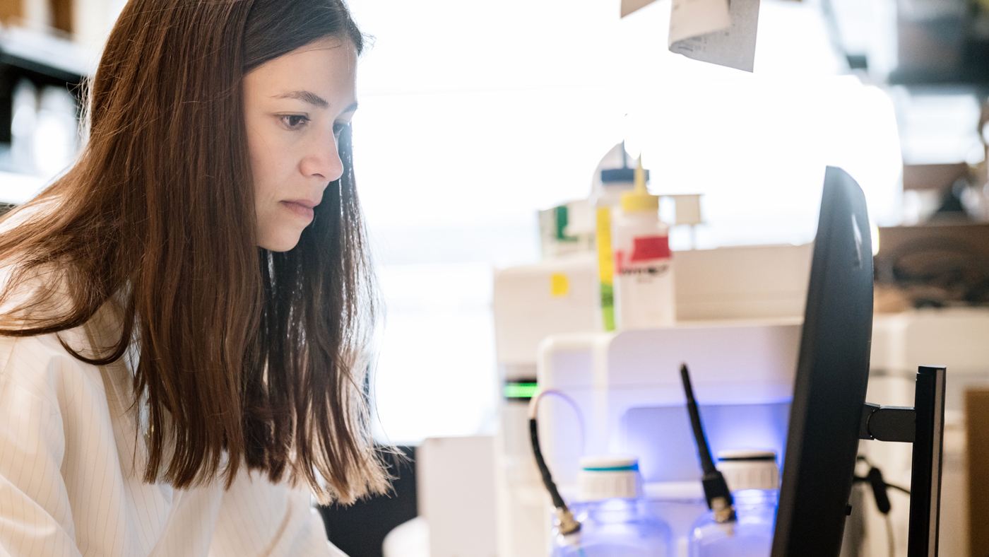Jenny Umhoefer in the Marson Lab at Gladstone Institutes