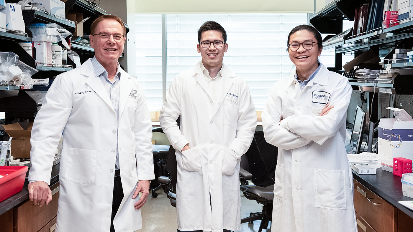 Lennart Mucke, Eric Shao, and Che-Wei Chang in the lab at Gladstone Institutes