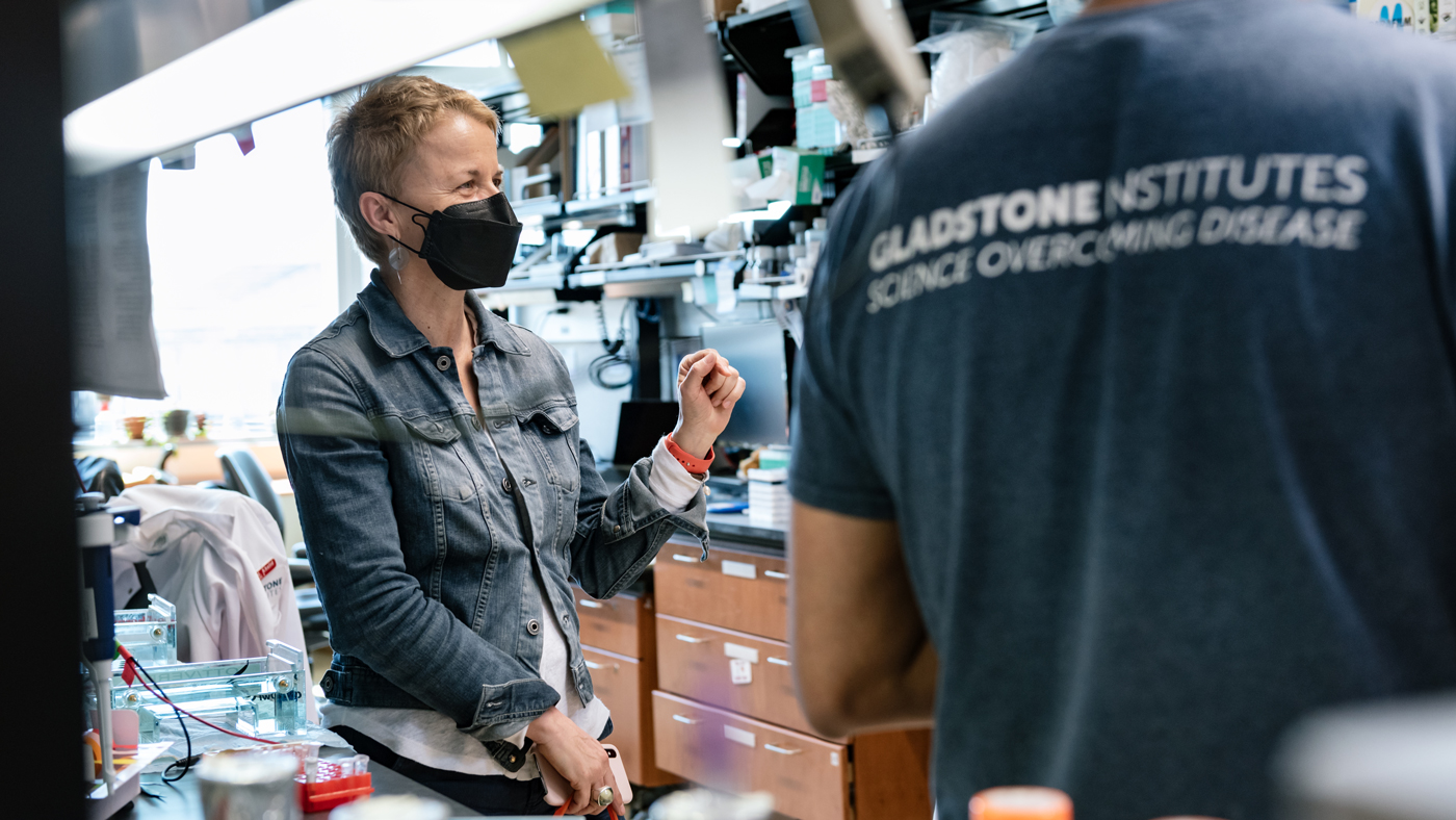 Melanie Ott in the lab at Gladstone Institutes