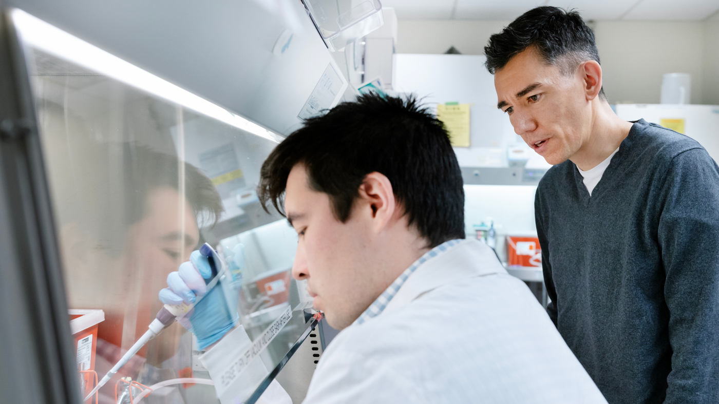 Gladstone staff scientist Neal Bennett and investigator Ken Nakamura