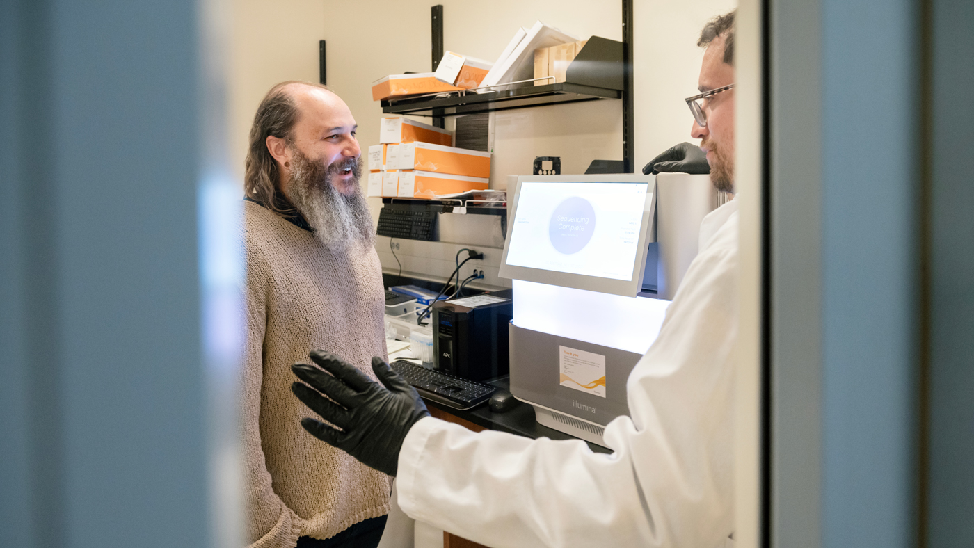 Seth Shipman and Alejandro González-Delgado at Gladstone Institutes
