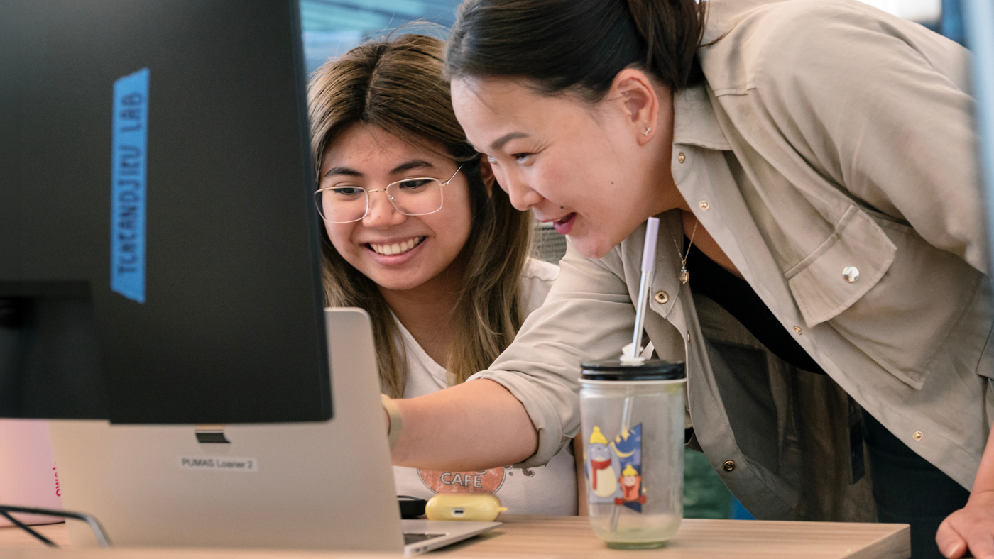 Tselmen Daria and her PUMAS mentee Clare Dominique Sanchez working together at a computer