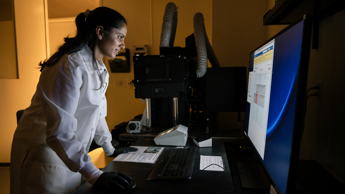 Scientist Antara Rao using a microscope at Gladstone Institutes